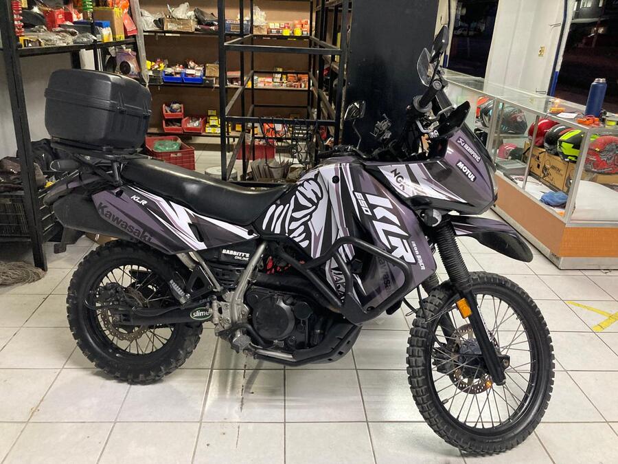 KLR, gráficos y accesorios, después