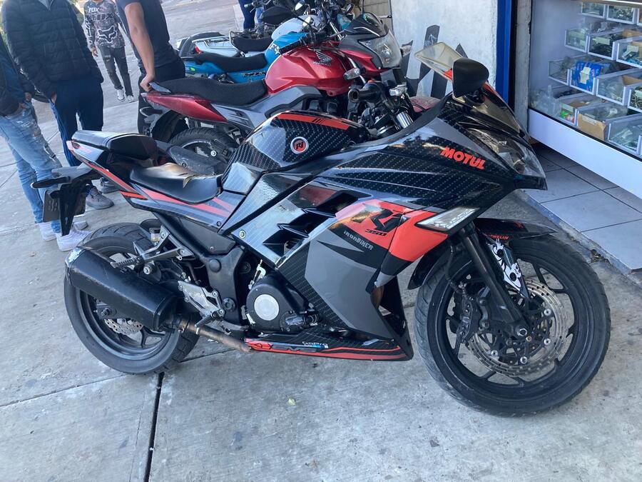 Ninja 300, gráficos rojos, después